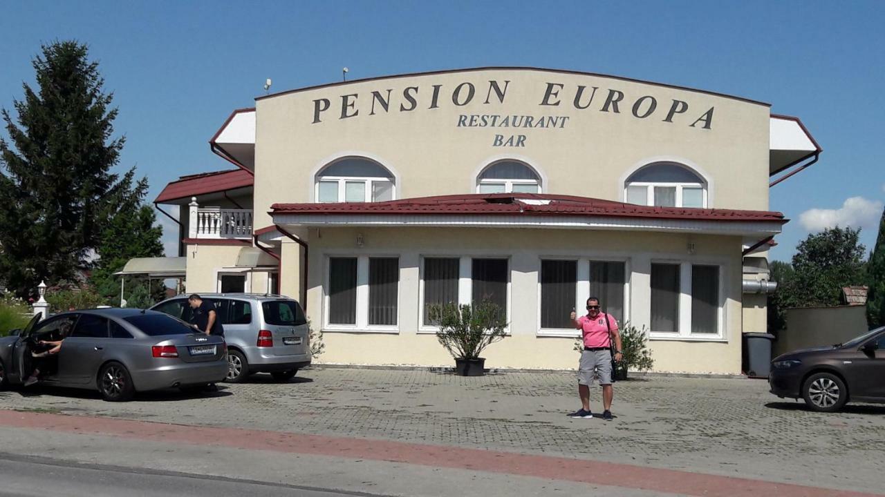 Penzion Europa Diakovce Ngoại thất bức ảnh