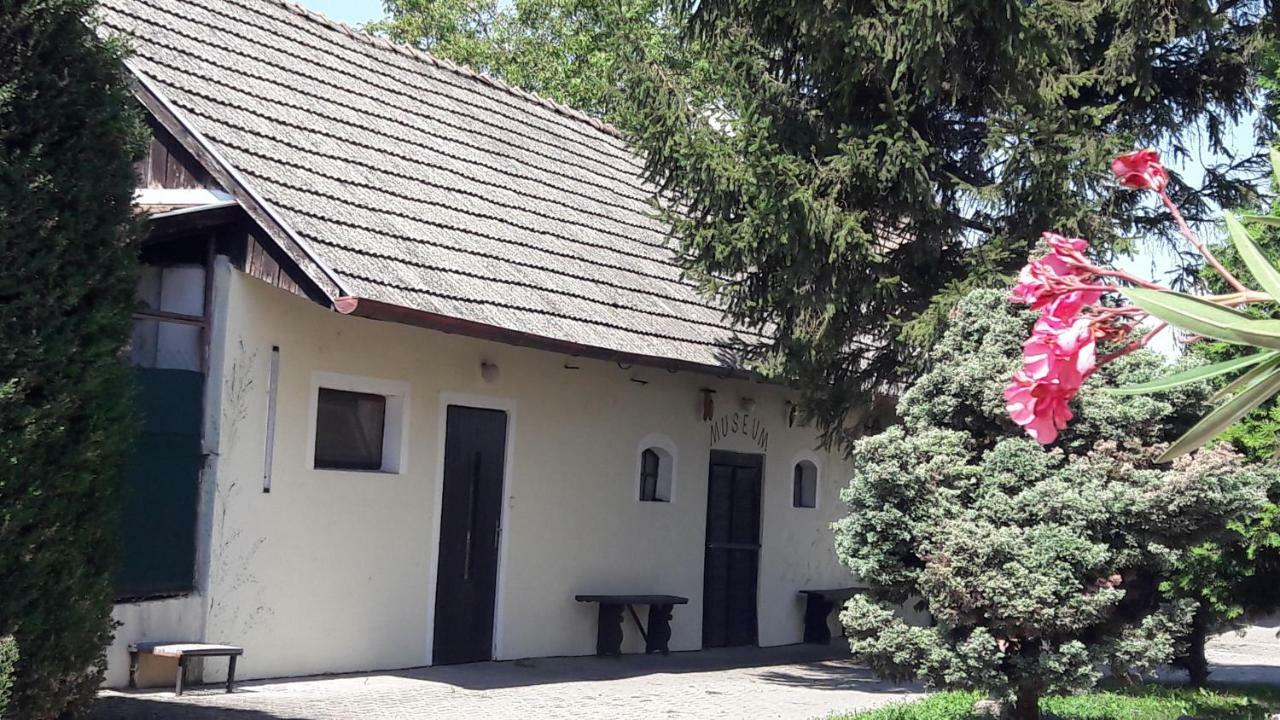 Penzion Europa Diakovce Ngoại thất bức ảnh