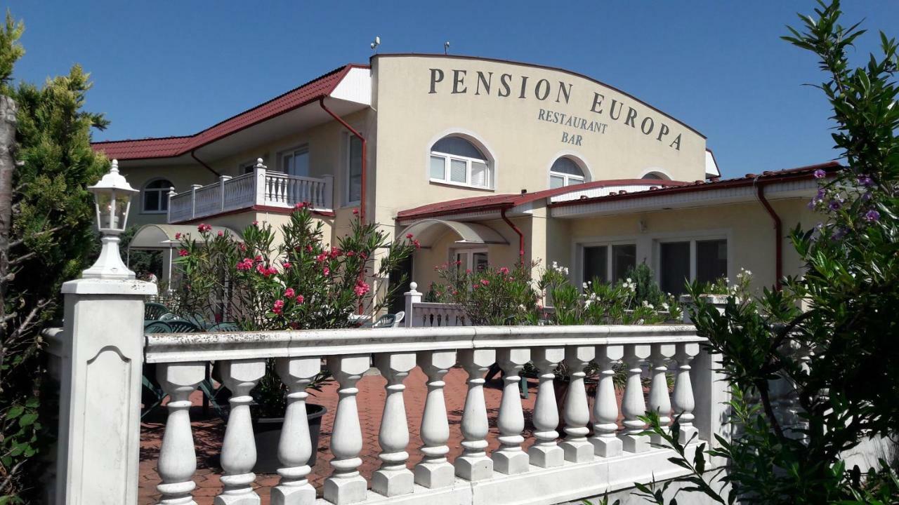 Penzion Europa Diakovce Ngoại thất bức ảnh